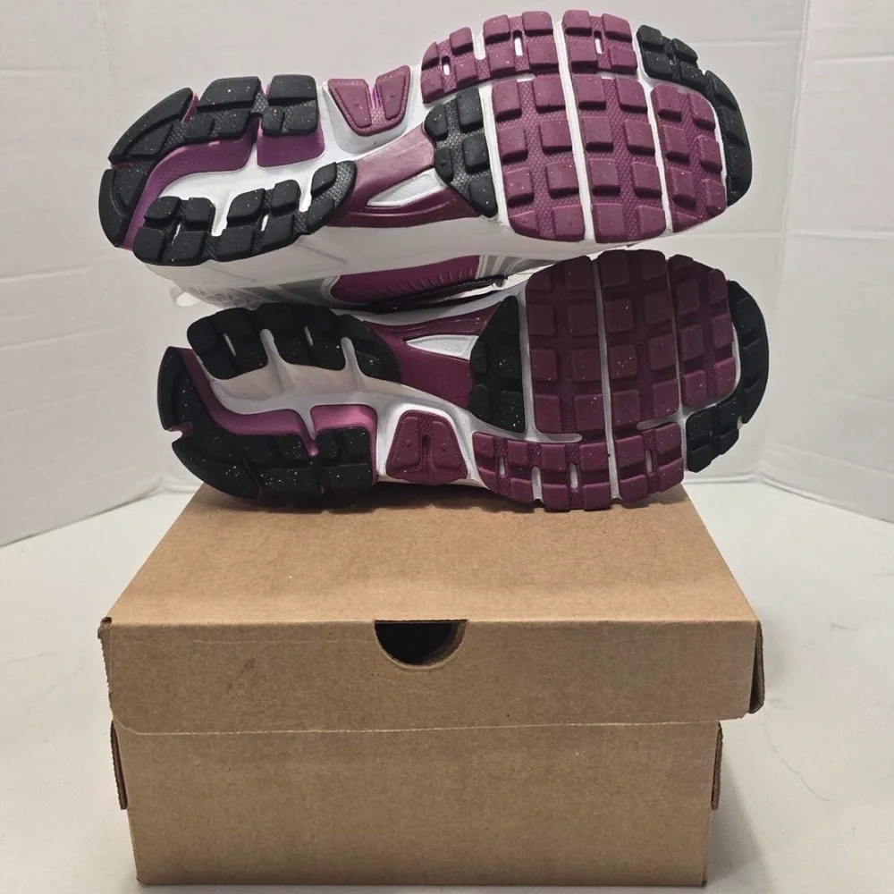 Nike Zoom Vomero‎ 5 Hot Fuchsia size 7Y